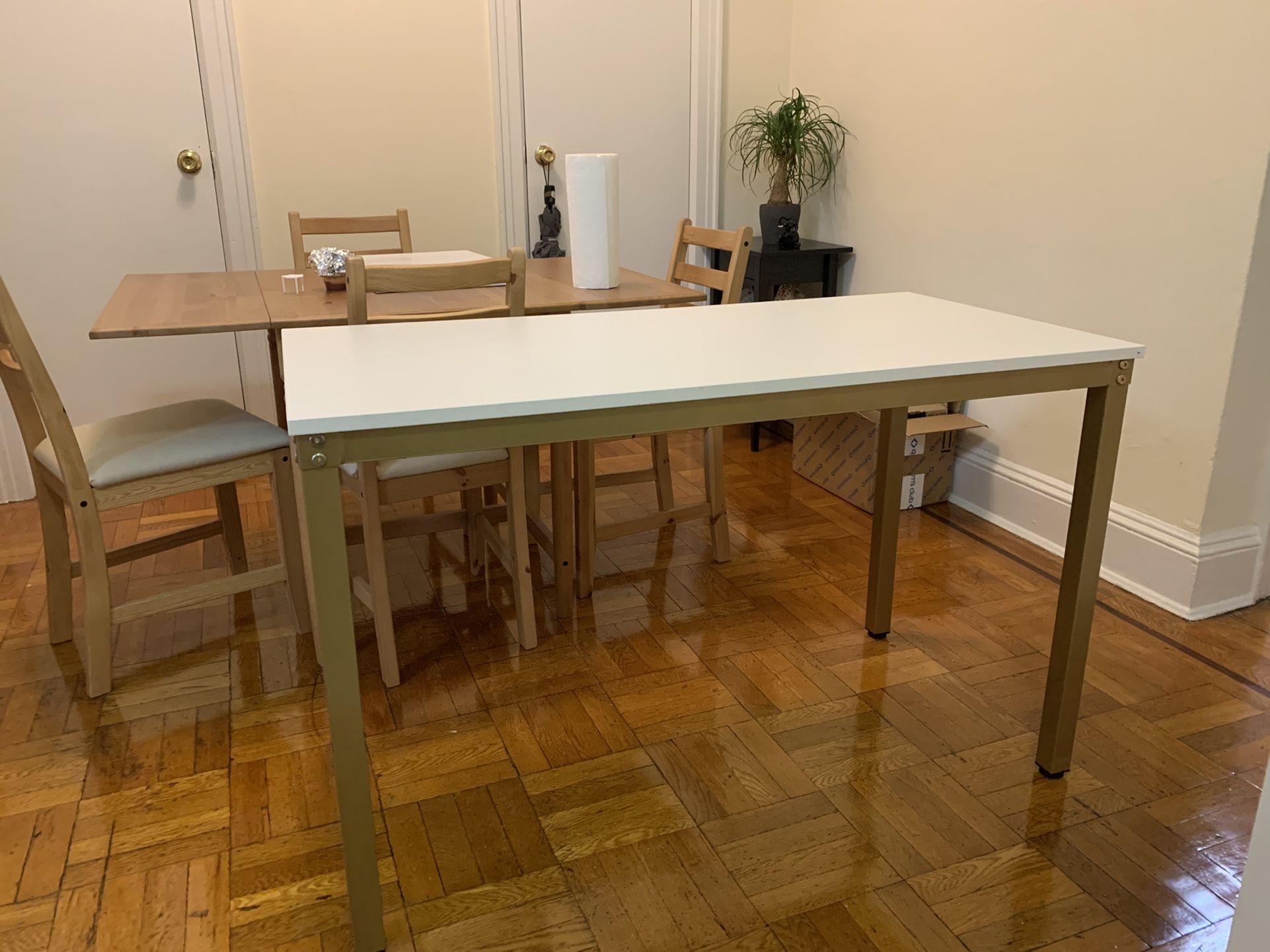 LIKE NEW WORK DESK TABLE