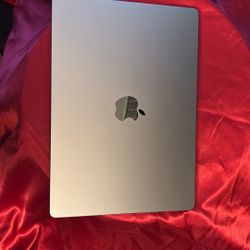 MacBook Pro M2