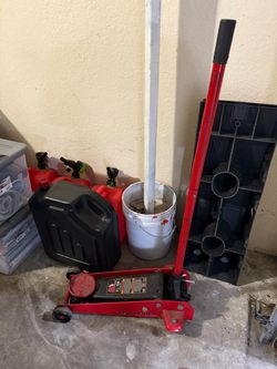 Big red 2.5 ton jack
