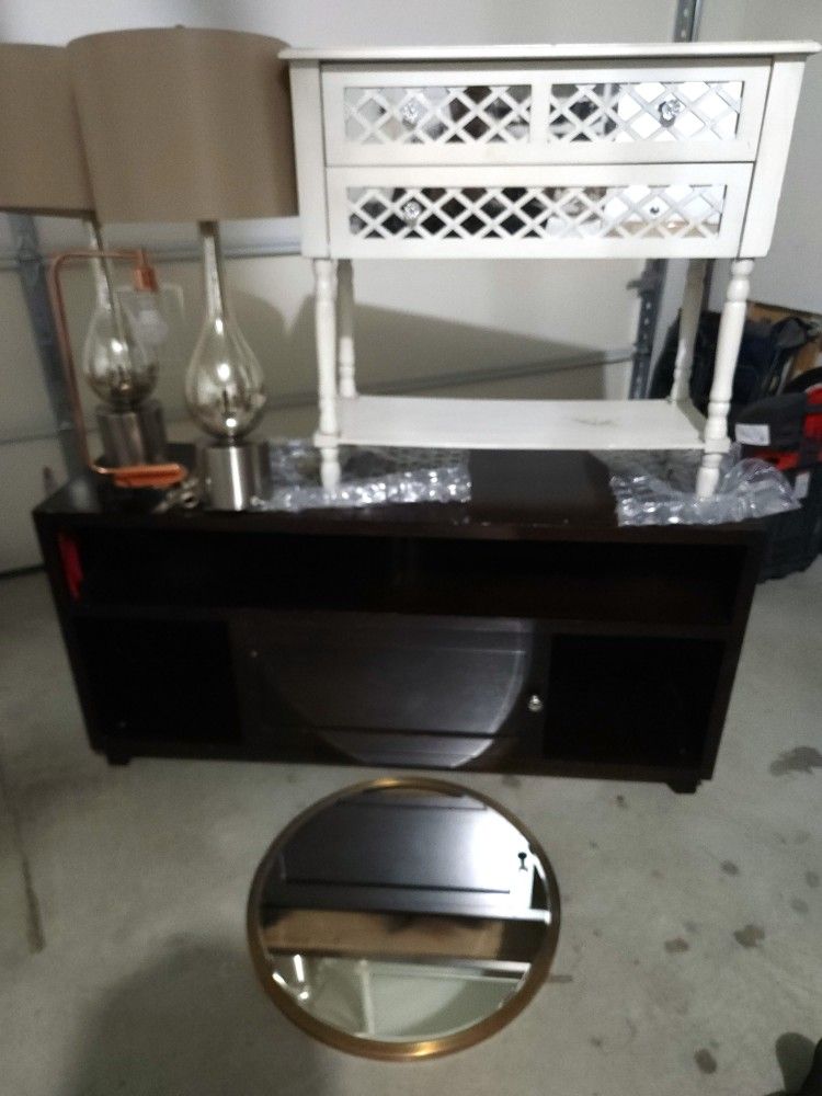 Tv Stand    Lamps    Mirror     Vanity  Desk