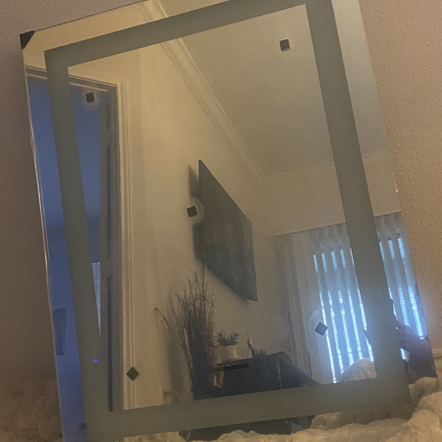 Lighted vanity mirror 
