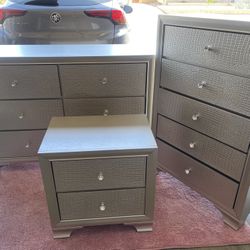 Dresser set