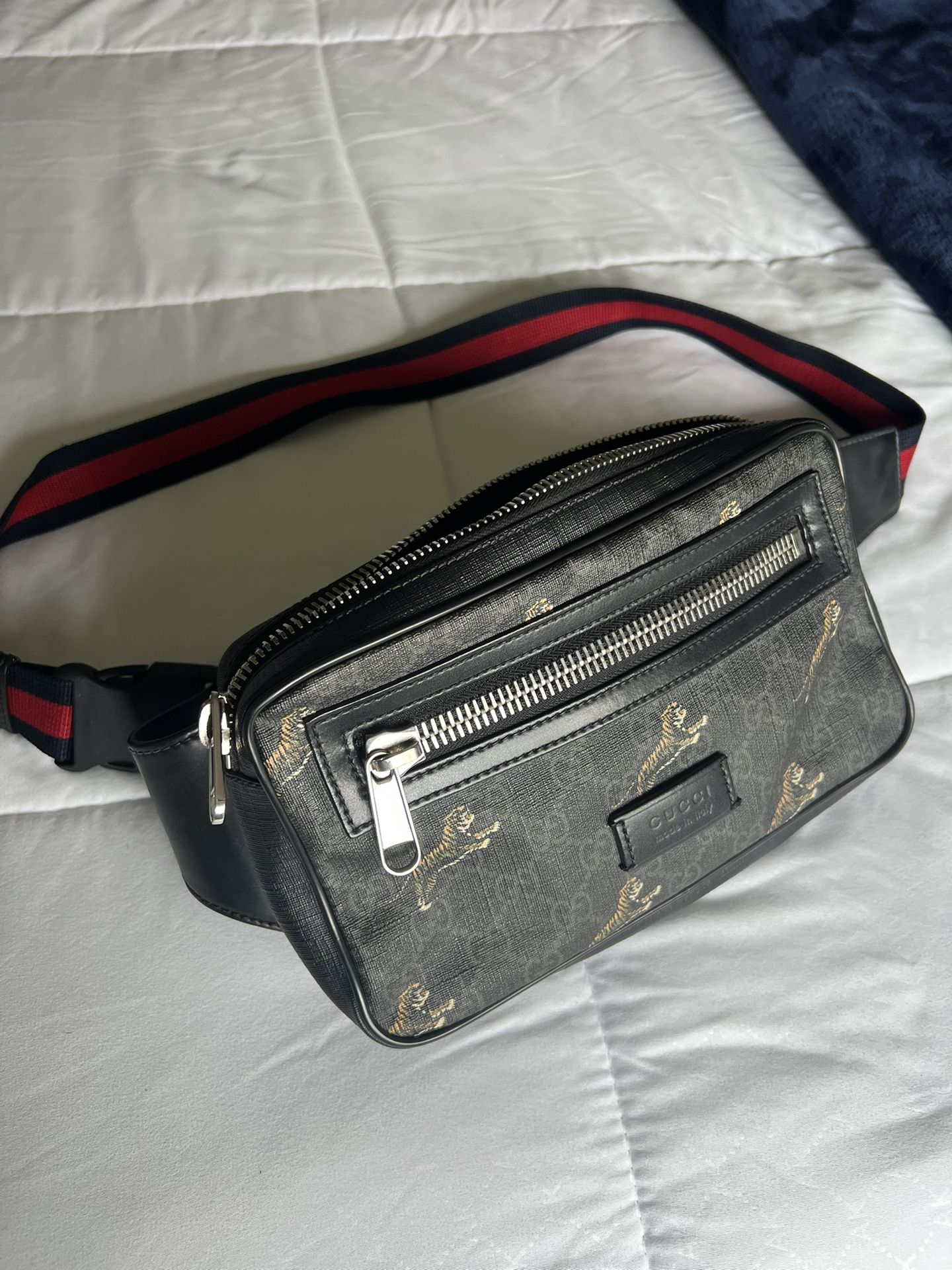 Gucci GG Supreme Tiger Print Body Bag 