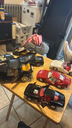 1/4 modals 6 metal and one plastic Porsche plus a Lamborghini phila old police car all mint condition