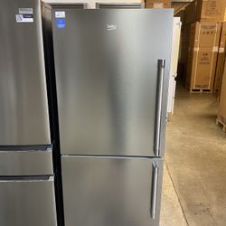 Beko 30" Bottom Freezer Refrigerator 