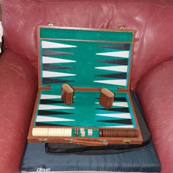 Backgammon Game set Vintage  18 " Suitcase Style Complete 