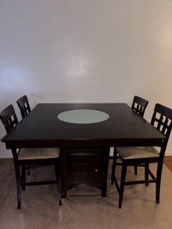 Table W/ 4 chairs