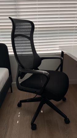 Black office chair
