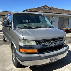 2004 Chevy Express 3500 12 Pass Van