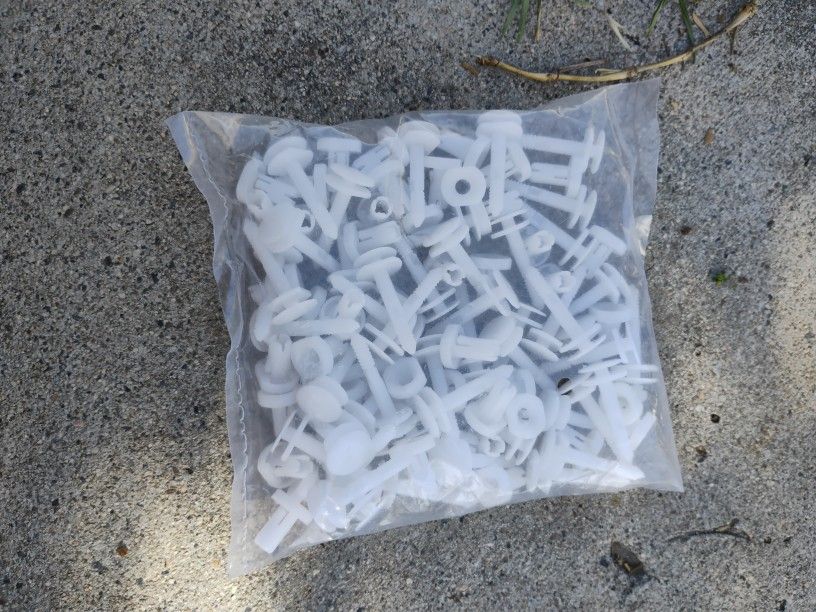 50 PC White Plastic Automotive Fasteners Door Trim Panel Clips 