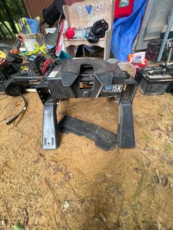 Wheel hitch for pick up truck