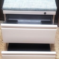 Tu W-Pull Mobile Pedestal