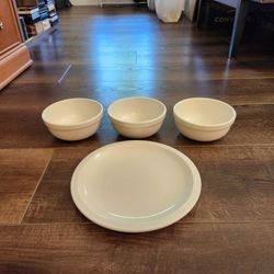 4 pcs Whole Home protective glazed ceramic finish, oven microwave proof, freezer dishwasher safe, good condition
