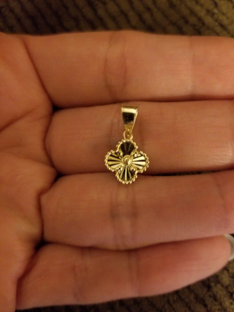 14k Gold Diamond Cut Extra Small Mini Dainty Clover Flower Charm Pendant