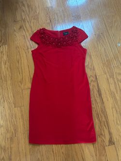 Like new Just Taylor Red Floral Applique Sheath Dress size 8