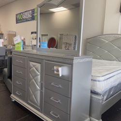 FREE MATRESS Woth Queen Bed, Dresser And Mirror