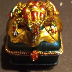 Beautiful and unique Ruccinni jeweled frog trinket box