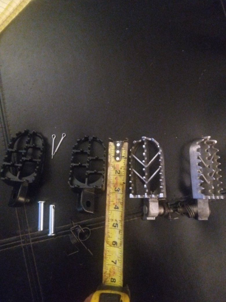DIRT BIKE/ MOTOCROSS FOOT PEGS