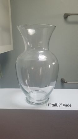 Tall vase, beautiful glass!