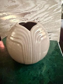 Vintage Art Deco Style Light Gray Ceramic Round Vase Features a round, spherical shape with an Art Deco style ribbed fan design on the front. This p