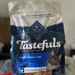 Blue Buffalo Tastefuls Adult Dry Cat Food for Indoor Cats, Chicken & Brown Rice, 3-lb. Bag (5pks)