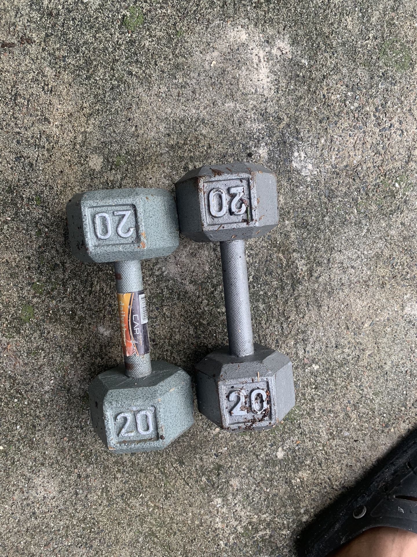 Two 20 Pound Dumbbell Weight 30$