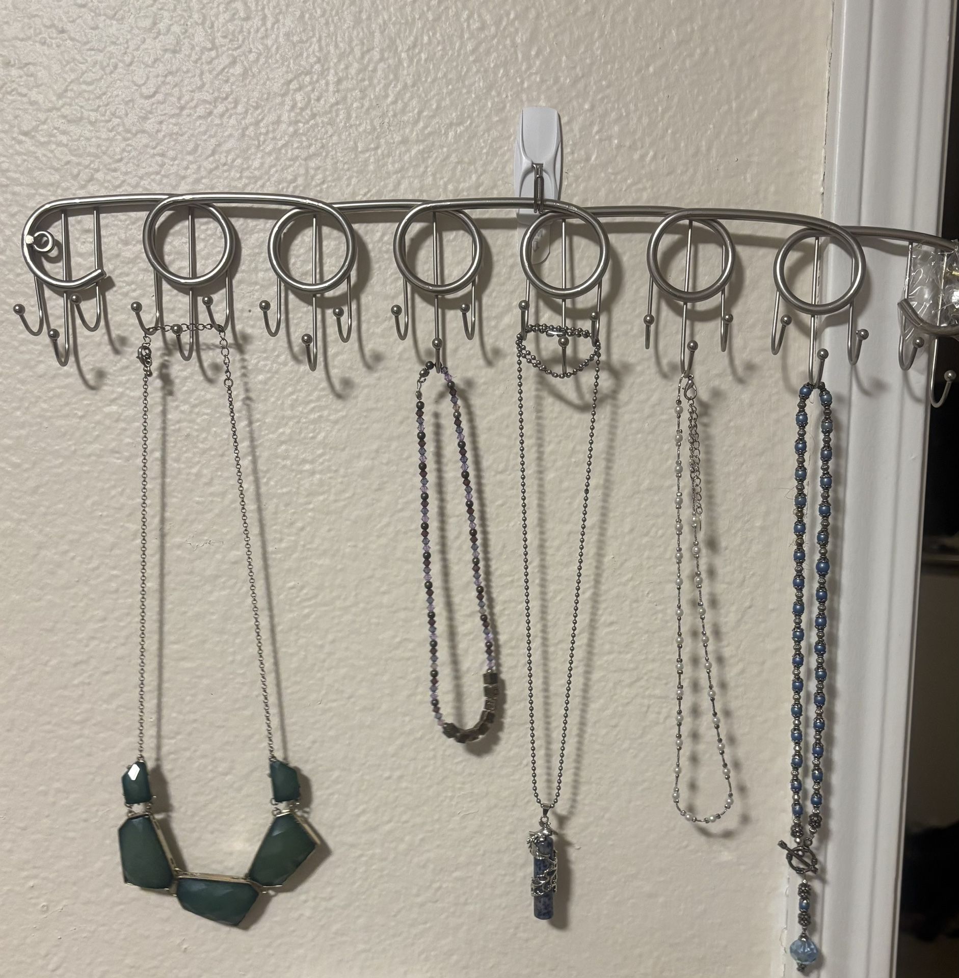 Wall hanging accessory organizer