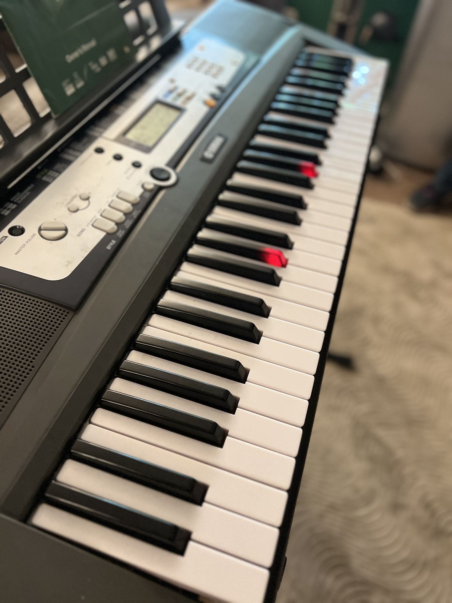 Yamaha EZ-200 Portable Keyboard 