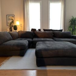 Black HUGE Sectional Couch CINDY CRAWFORD 🛋️ Delivery of Couch Available ! 🚛