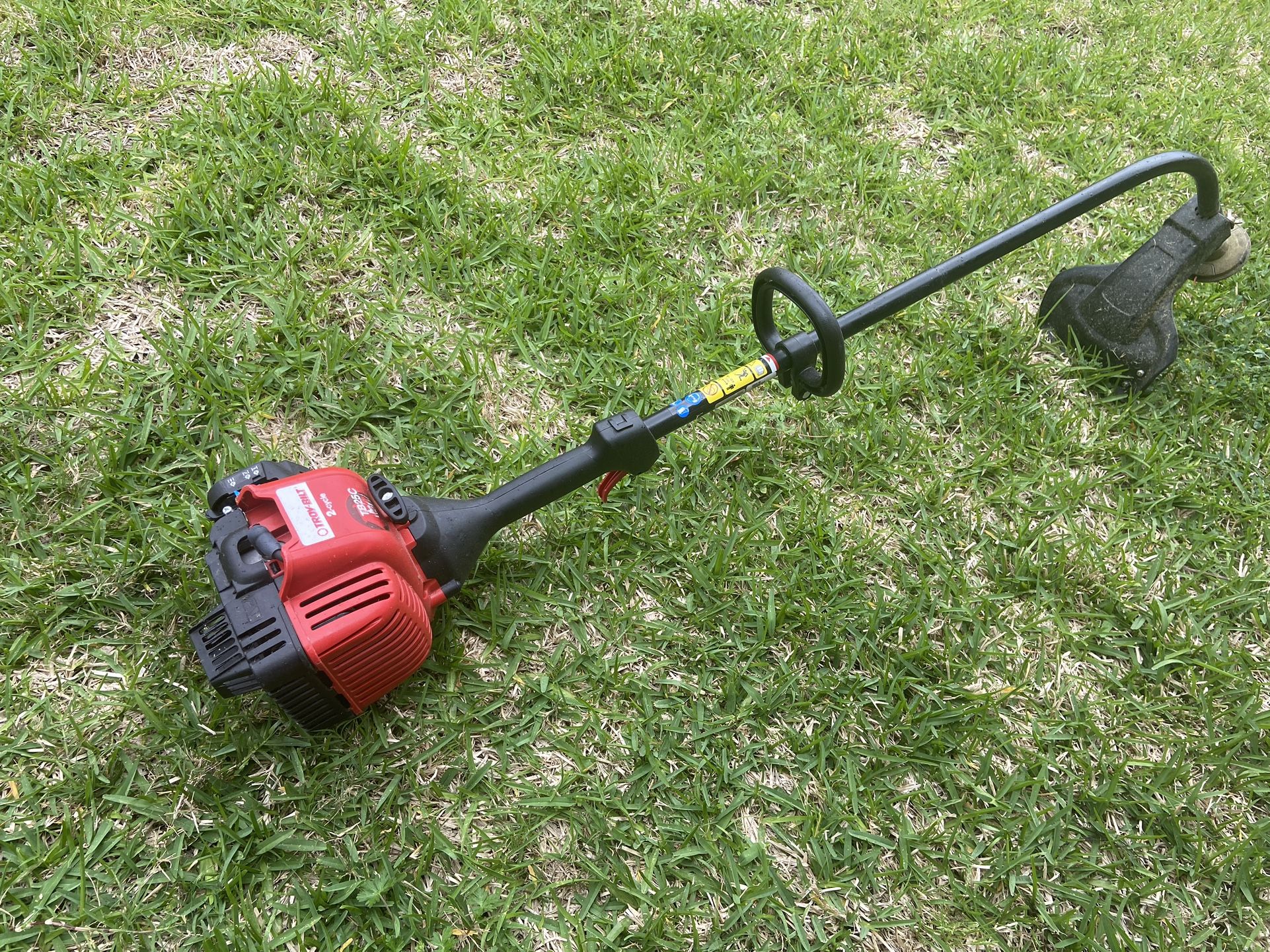 Troy Bilt Curved Shaft String Trimmer 25cc 2 Cycle Engine 16in