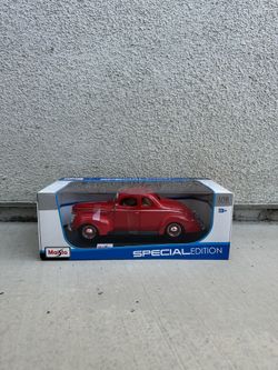 Maisto Special Edition: 1939 Ford Deluxe Coupe - 1:18 Diecast Car