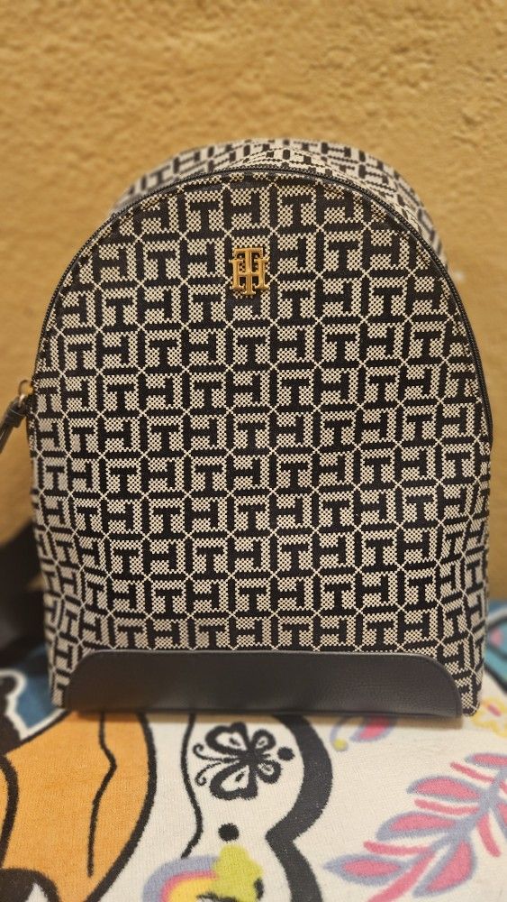 Tommy Hilfiger Women’s Backpack Monogram Jacquard Beige Black Zipper Charms