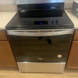 Brand New Whirlpool Electric Stove.   Never Used