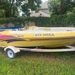 Sea Ray SeaRayder F16XR Jet Boat.