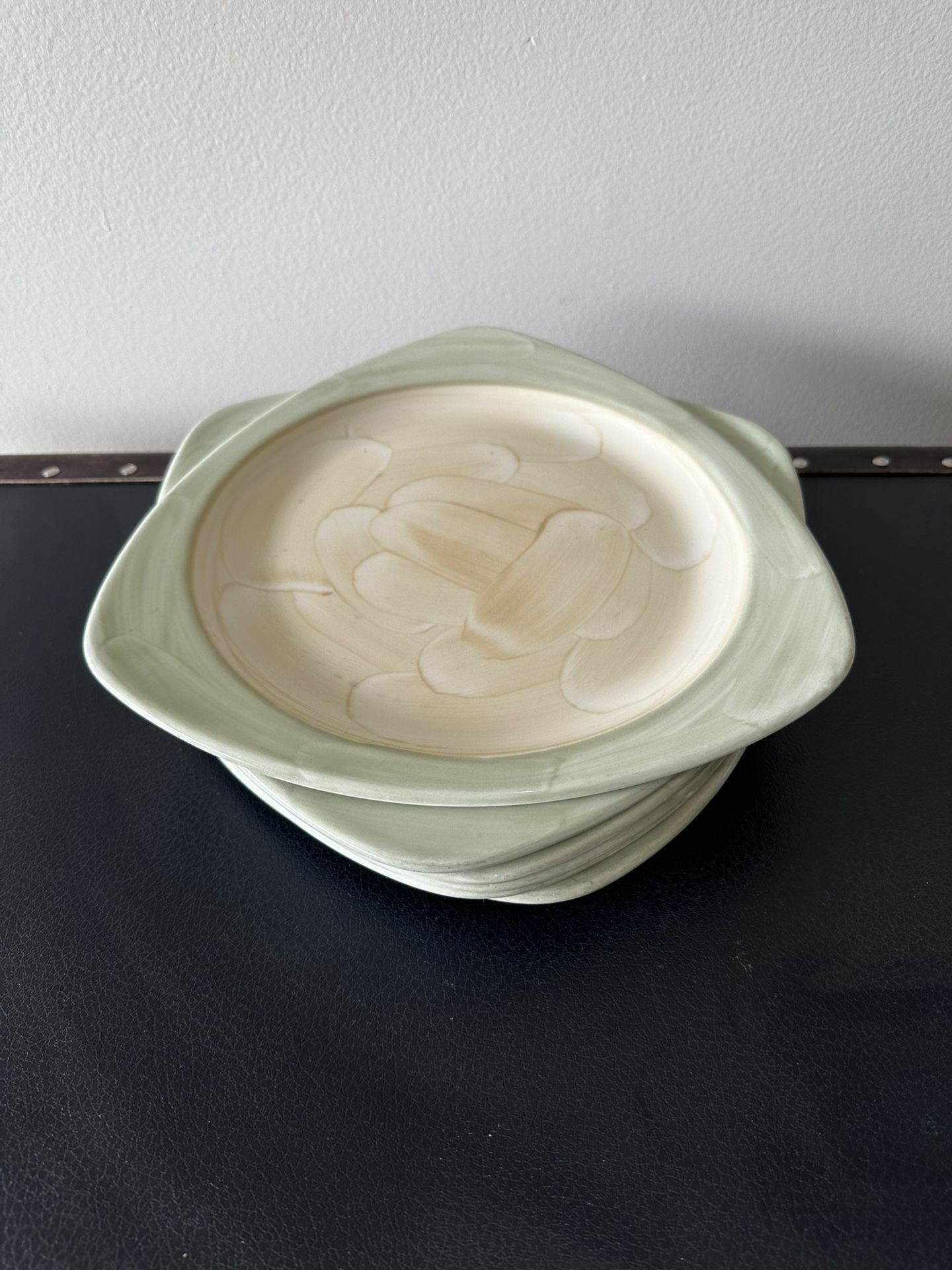 This elegant set of 6 green and cream tear drop ceramic plates is perfect for all occasions. Handmade with a glossy finish, these abstract-shaped plat