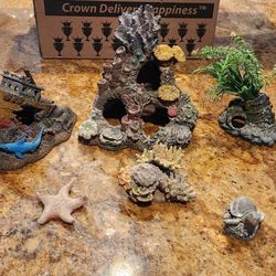 AQUARIUM ACCESSORIES IN VERY GOOD CONDITION  6 PIECES 