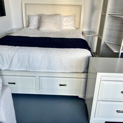 Queen Bed Set -MOVING SALE