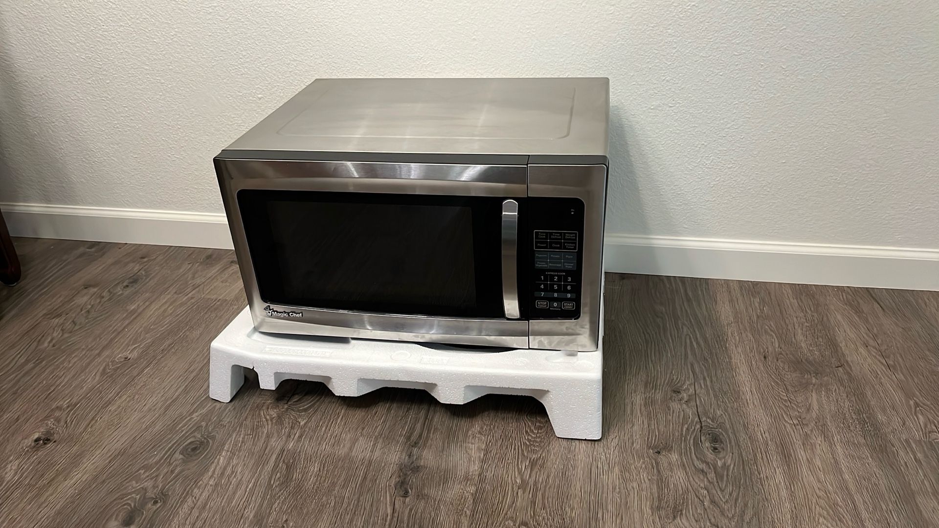 Microwave - 1.6 Cubic feet
