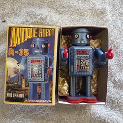 Antique robot R 35