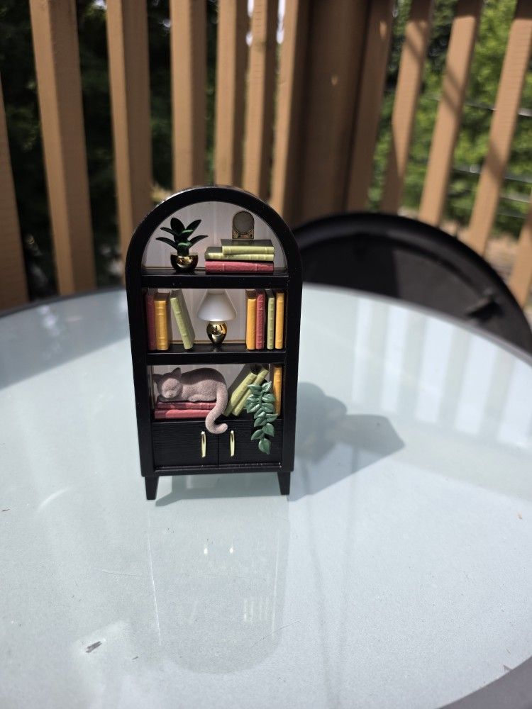 Bookcase Wall Flower Plug