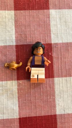 LEGO Aladdin Minifigure with Magic Lamp