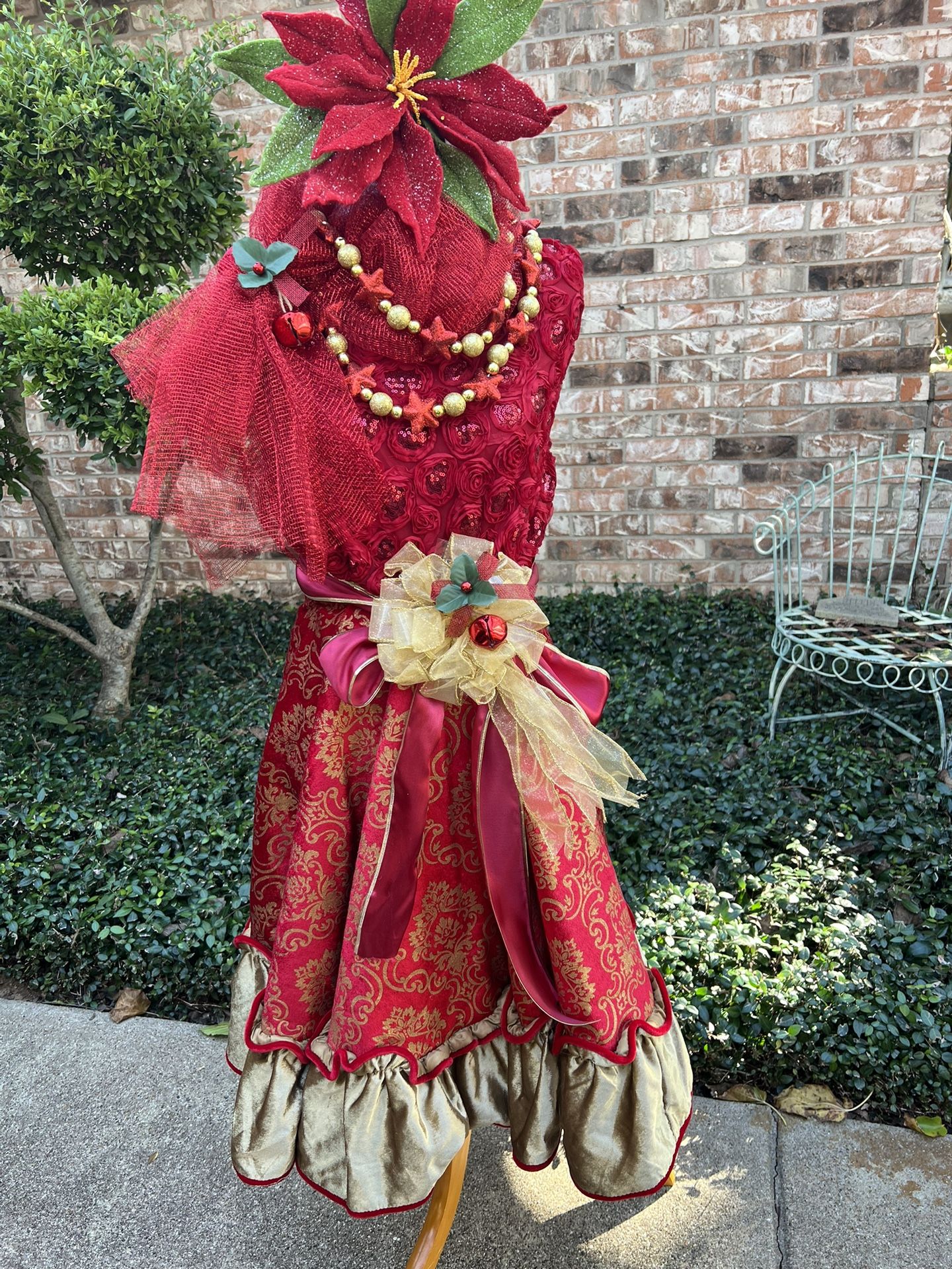 Poinsettia Diva Mannequin