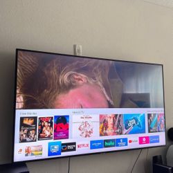 Samsung TV 65 ‘’ with Wall Mount