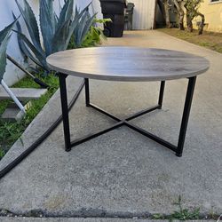 Round coffee table