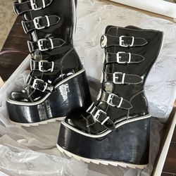 Young Ladies’ Boots