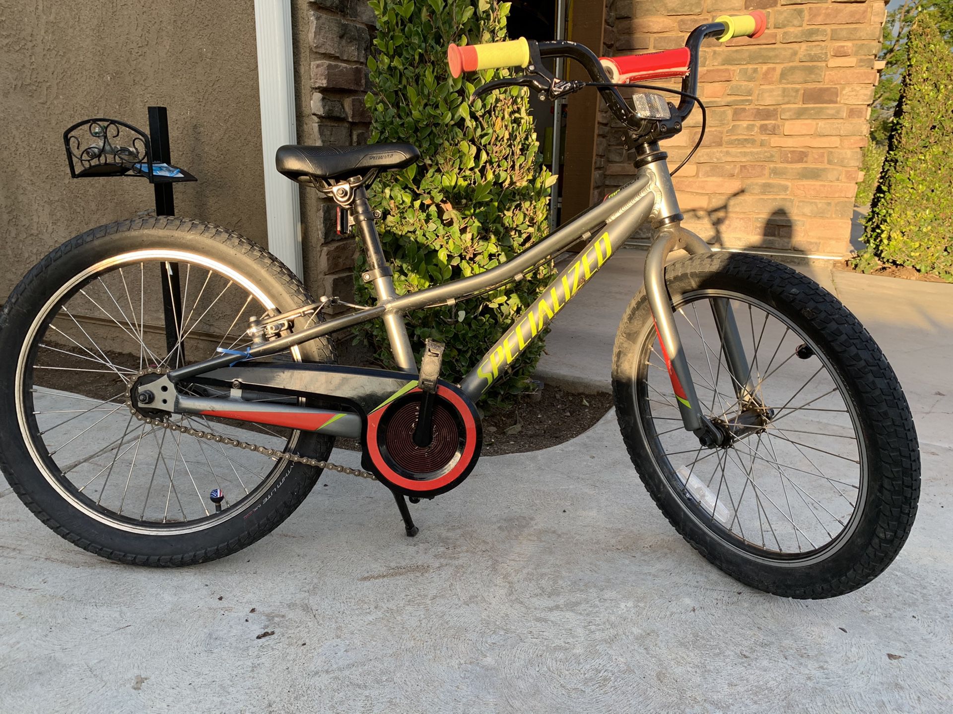 Kids Specialized Rip Rock 20” bike with both a coaster and hand brake. Venmo only 😊