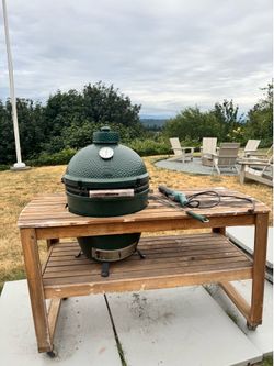 Big green egg size Large grill with table and accessories