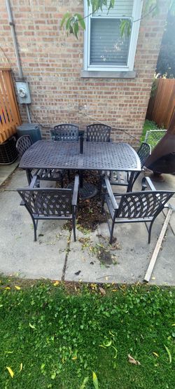6 person  Patio Dinning  Table Set  Witch  Chairs and cushions