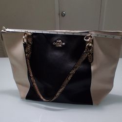 Cartera Coach 100 % Cuero En Muy Buen Estado 