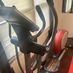 FREEMOTION INTERMIX ACOUSTICS 2.0 ELLIPTICAL
